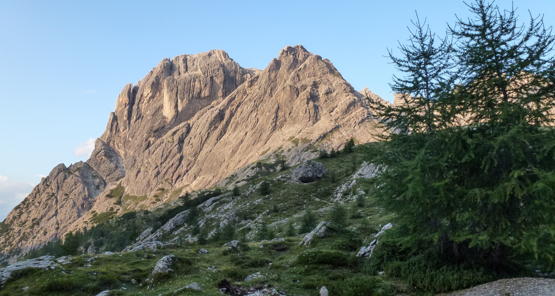 Multi pitch rock climbing Lienzer Dolomites